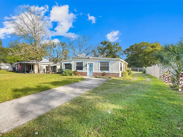 107 Garrison Dr — Photo 2