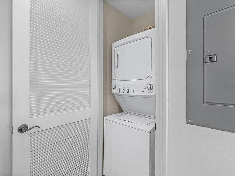 200 NE 2nd Ave #401 — Photo 18