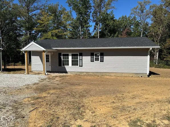 1277 N Lawrence Hollow Dr, Bloomfield, IN 47424