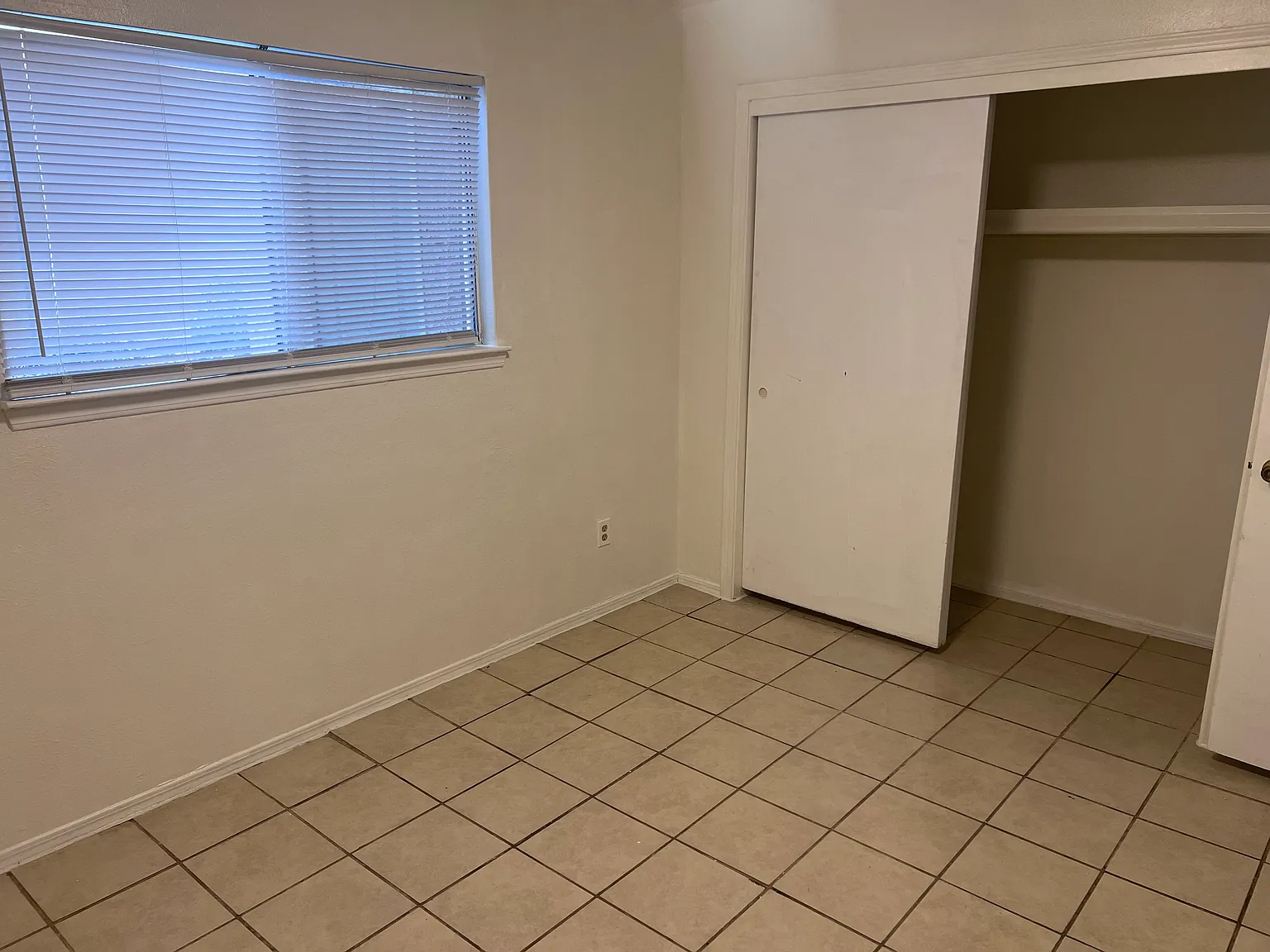 2 bed, 865 sqft, $1,100 — Photo 2