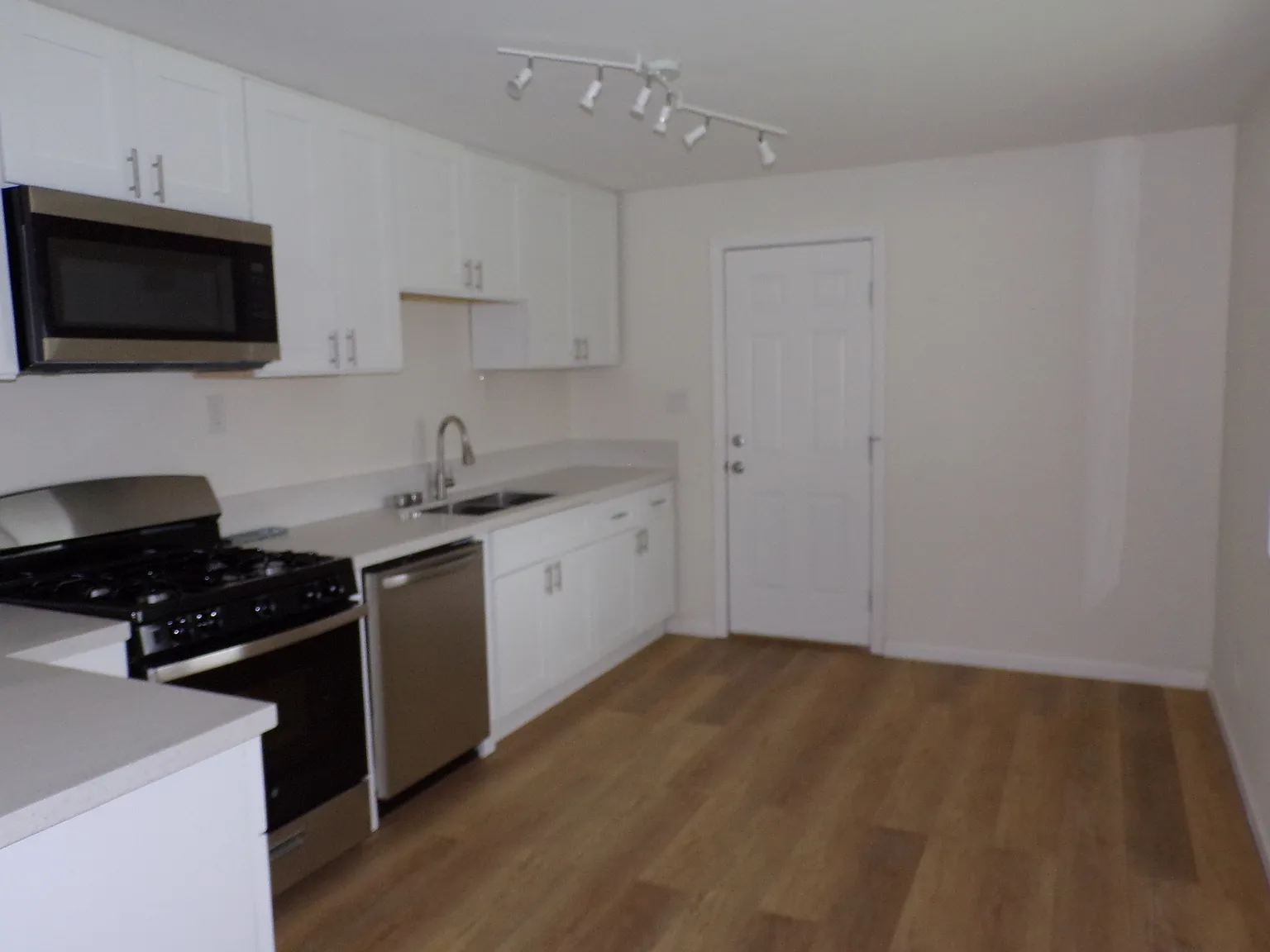 2 bed, 1350 sqft, $1,795 — Photo 4