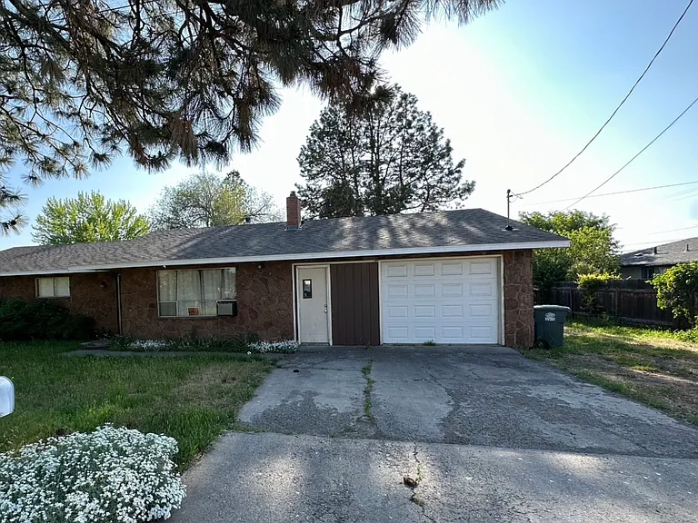536 SE 8th St — Photo 1