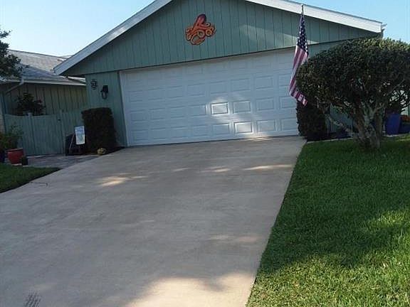 3rd image of 6 Lake Fairgreen Cir