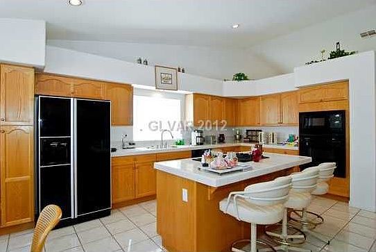 4th image of 930 San Bruno Ave
