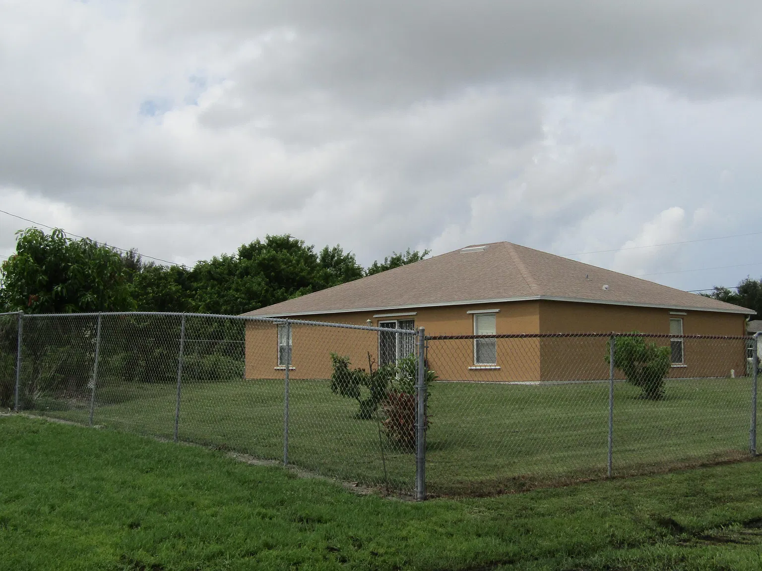 4 bed, 2.0 bath, 1621 sqft, $2,600 — Photo 4