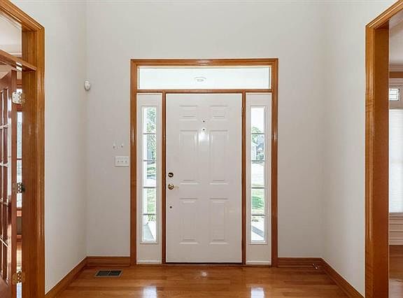 3rd image of 2840 SW Saddlewood Dr