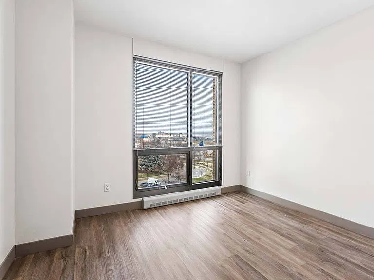 Midtown Crossing Apartments — Photo 128