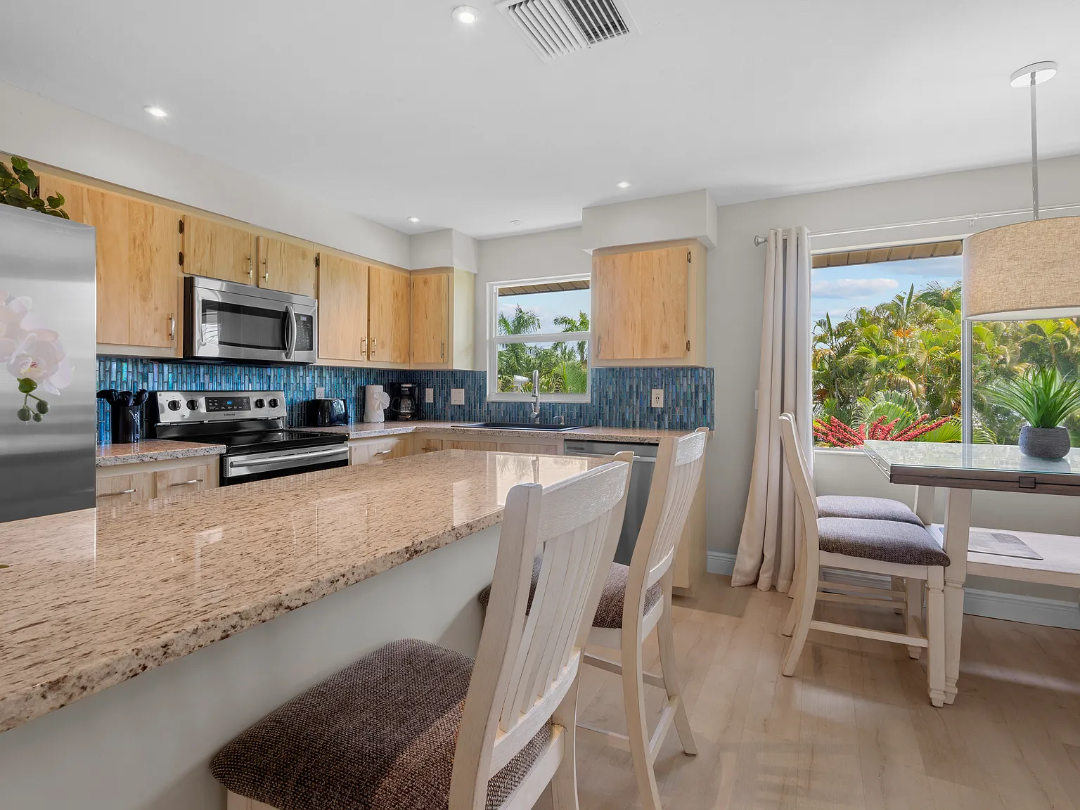 2 bed, 850 sqft, $3,000 — Photo 1