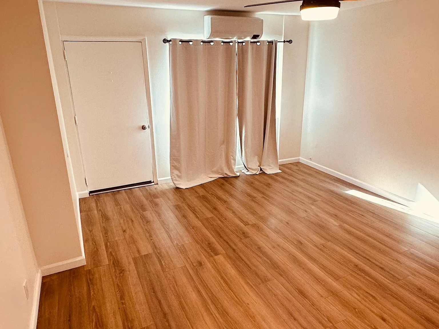 1 bed, 1.5 bath, 700 sqft, $2,400 — Photo 4