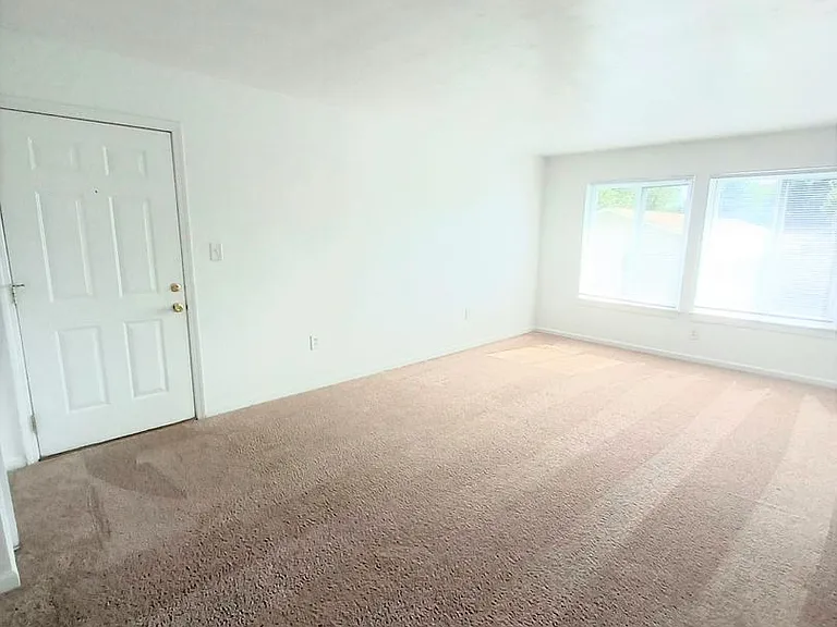 1700-1790 Liberty Ln — Photo 3