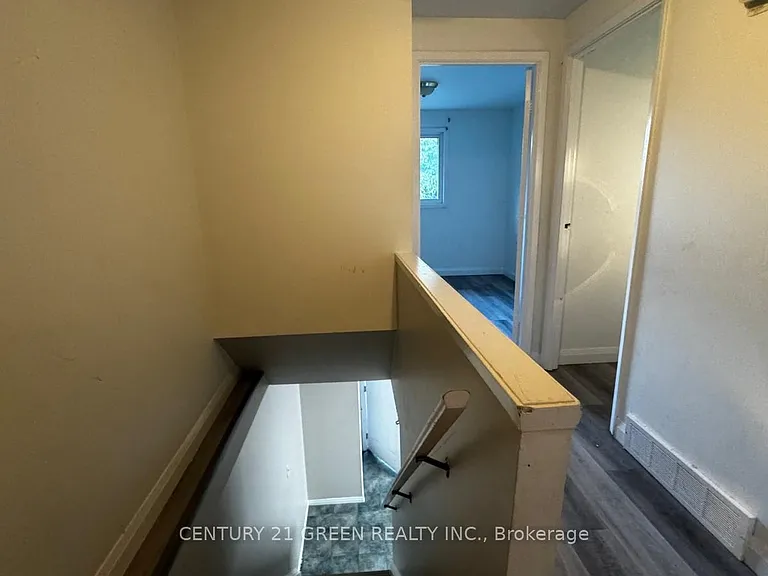 32 Elvira Cres — Photo 13