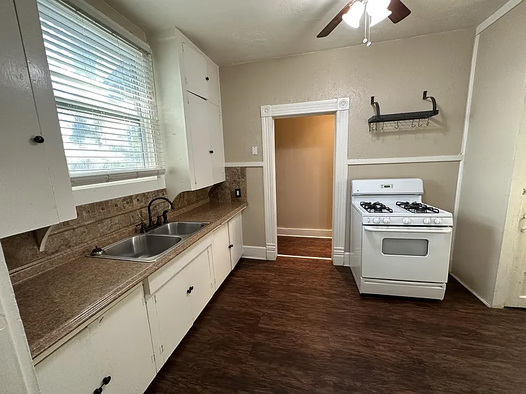132 Woodland St — Photo 5