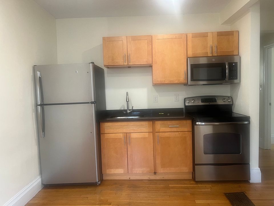 1st image of 153 Franklin St #1F
