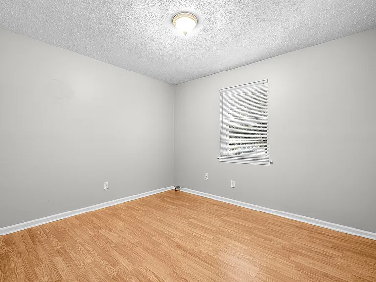 615 W Tietgen St — Photo 12