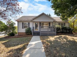 2906 Buckleigh Ln, High Point, NC 27265