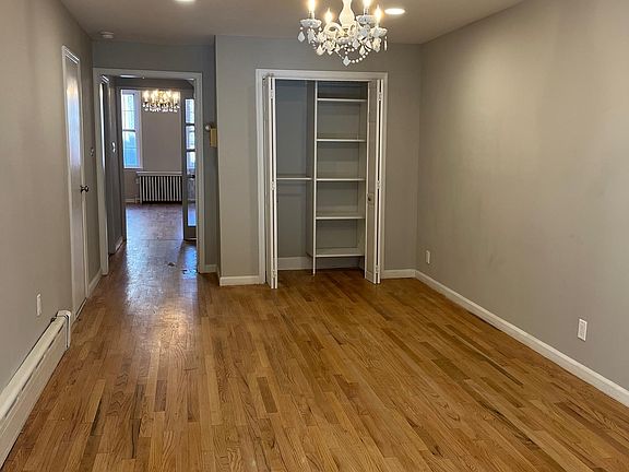 5th image of 634 Catharine St #1