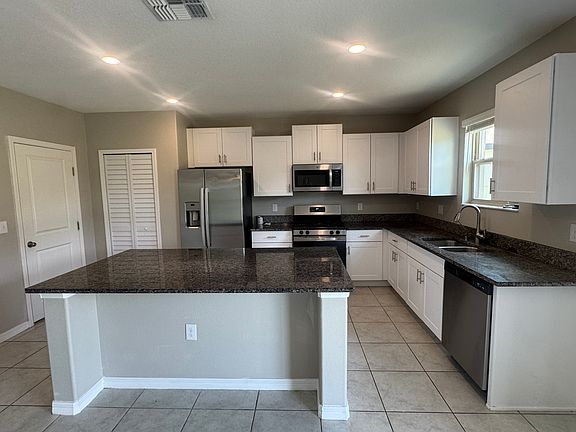 2nd image of 5415 Amaryllis Garden St