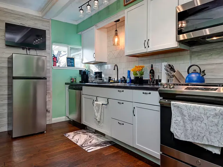 720 W University St #B — Photo 7