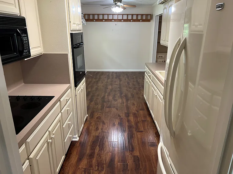 1918 Courtney Dr — Photo 12
