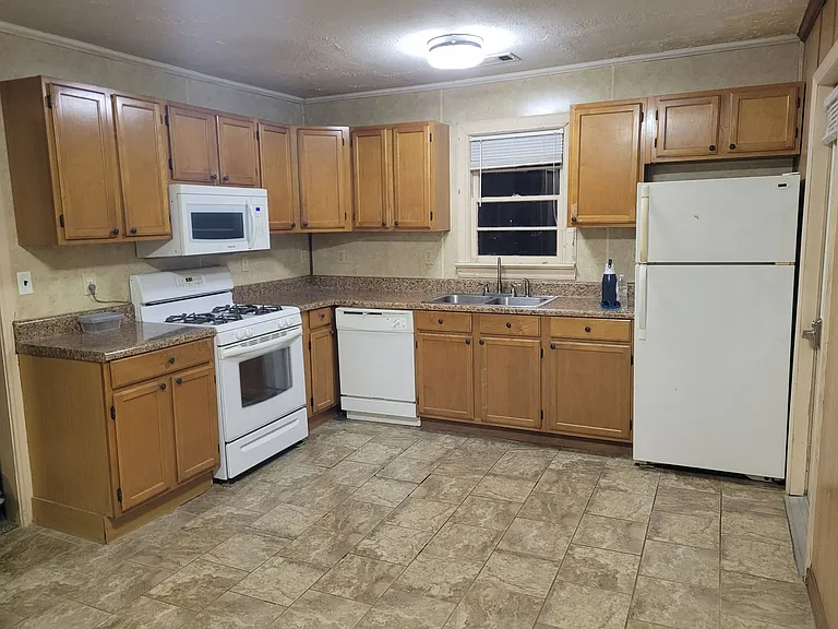 4355 Martin Ln — Photo 2