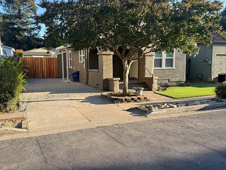 430 Gilger Ave — Photo 2