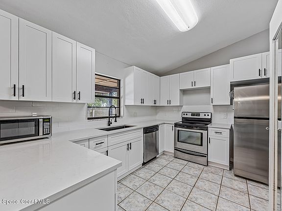 5th image of 776 Beacon St NW