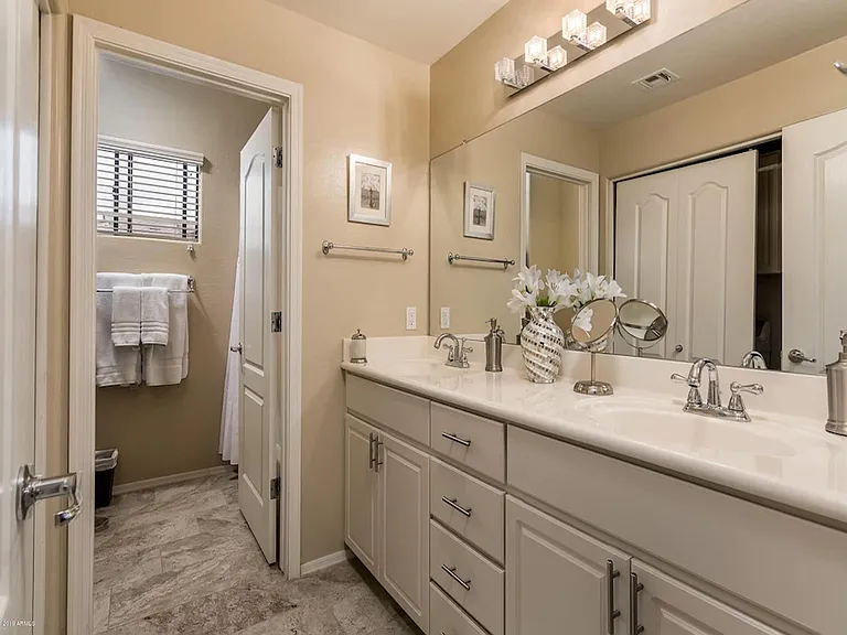 705 W Queen Creek Rd — Photo 14