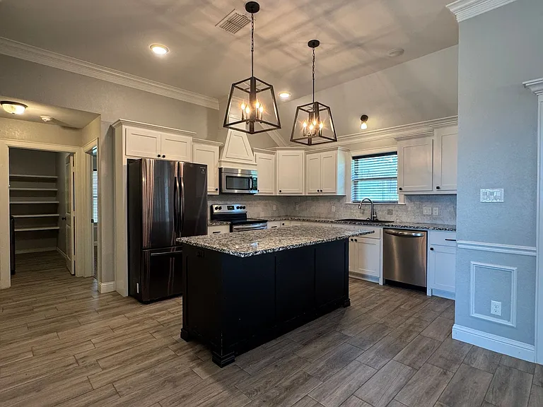 205 Meadow Ln — Photo 5