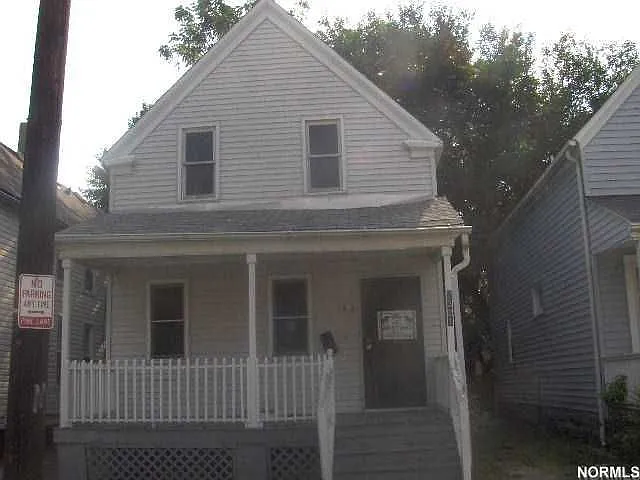 2321 E 87th St photo 1