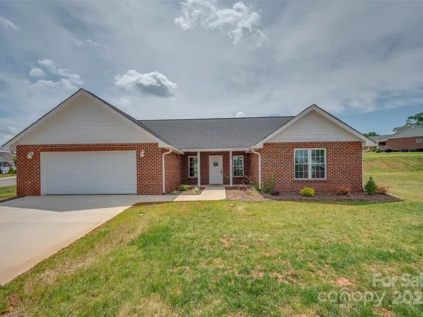 155 Central Park Cir, Spindale, NC 28160