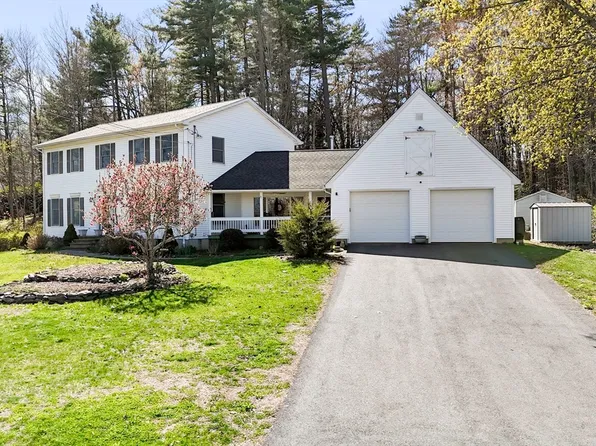 7 Lyman St, Granby, MA 01033