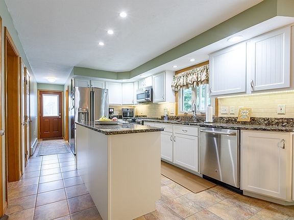3rd image of 44 Meadow Ln