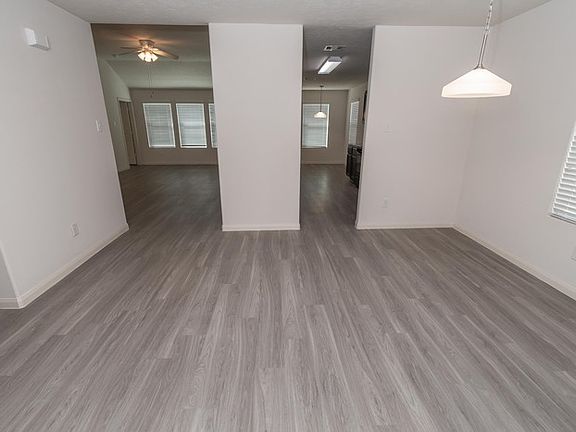 4th image of 2523 Camarilla Ln