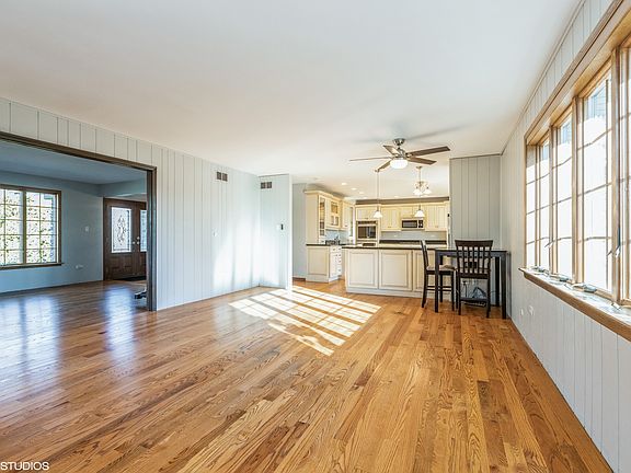 5th image of 9801 W Somerset Ln