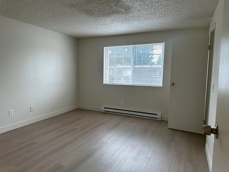 14504 NE 7th Pl #4 — Photo 9