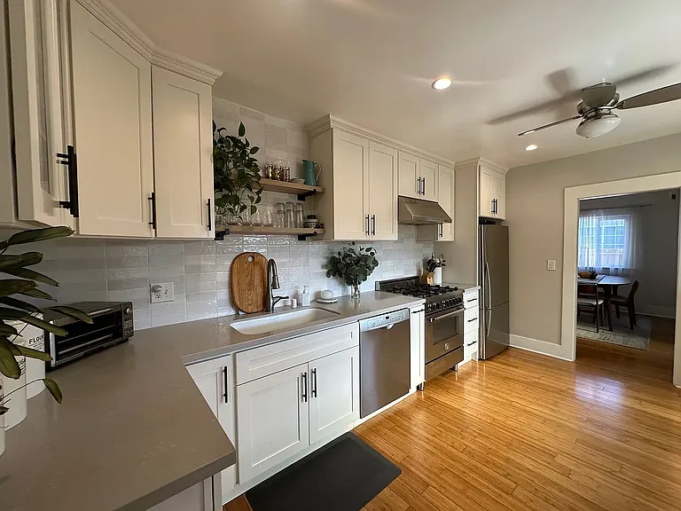 4956 Clinton St — Photo 8