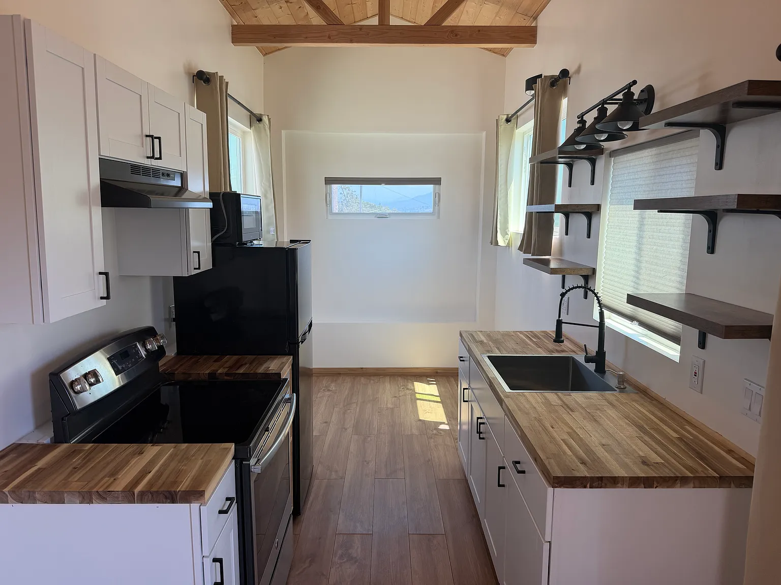 Studio, 250 sqft, $1,600 — Photo 1