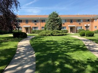 1218 Carol St APT A, Park Ridge, IL 60068