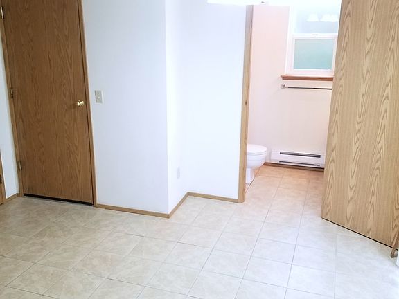 5th image of 915-919 28th St NE #2802B