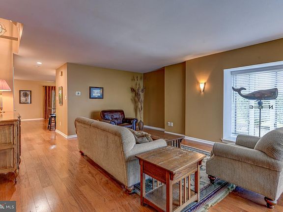 3rd image of 401 Heatherwood Dr