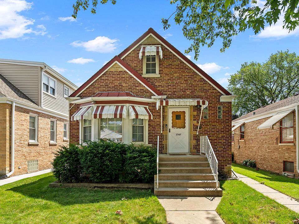 2nd image of 2547 Maple St