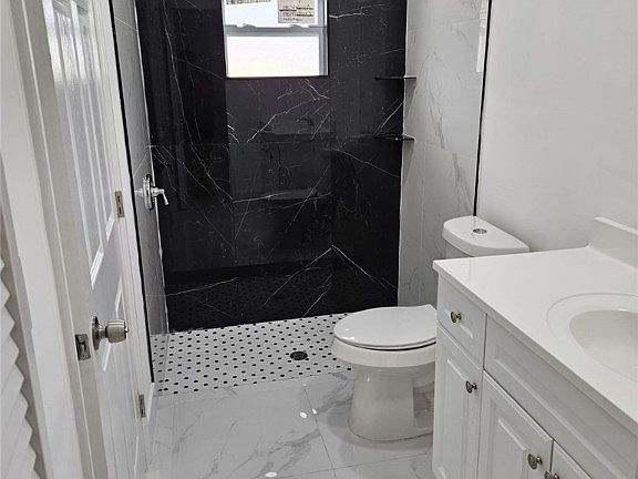 3rd image of 717 Clancy St E