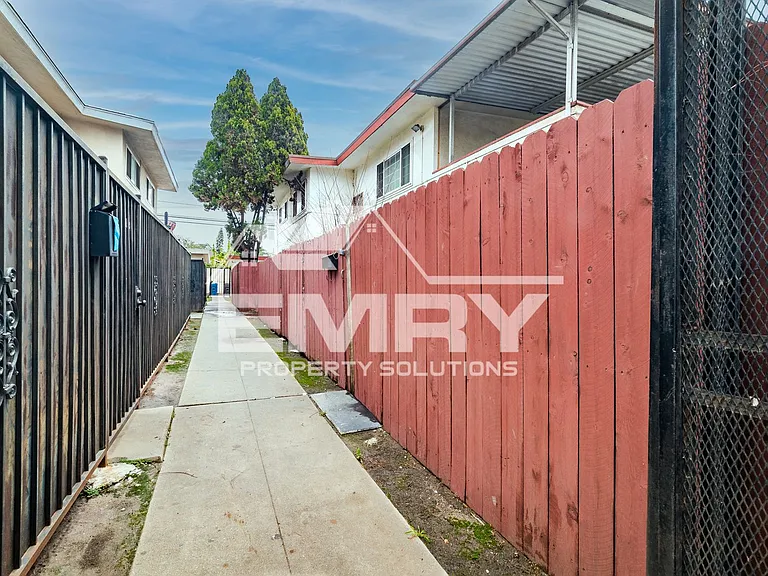 10530 Crenshaw Blvd — Photo 13