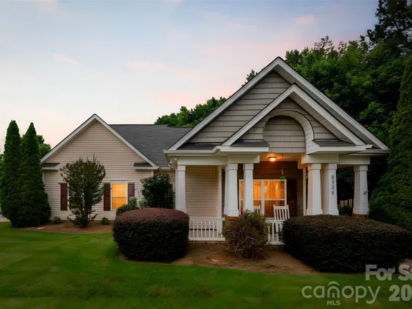 8526 Summer Serenade Dr, Huntersville, NC 28078