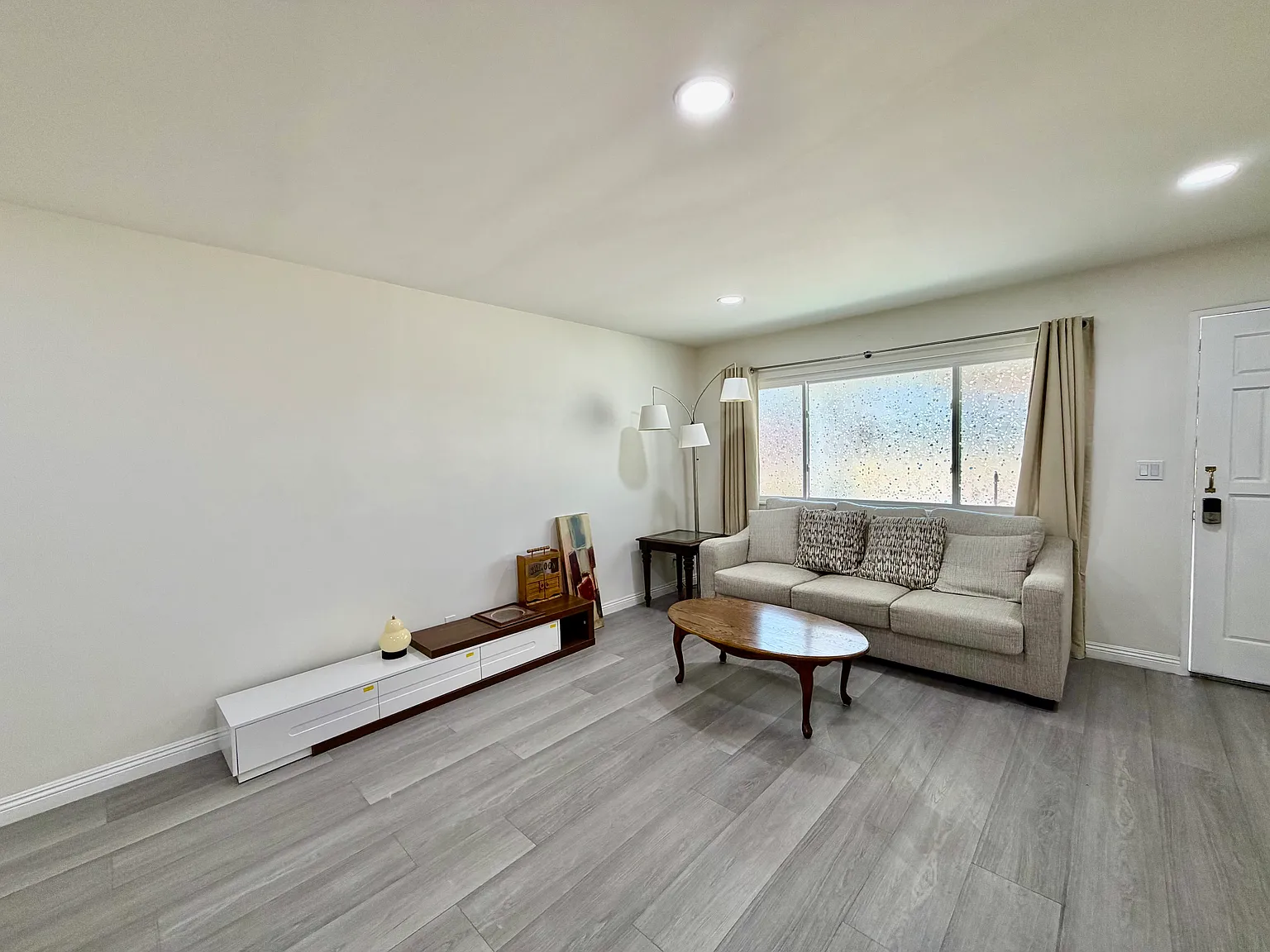 4 bed, 1388 sqft, $4,280 — Photo 3