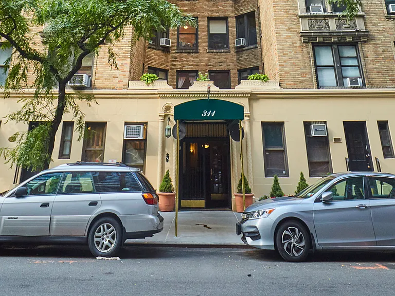 311 E 72nd St #1G — Photo 8