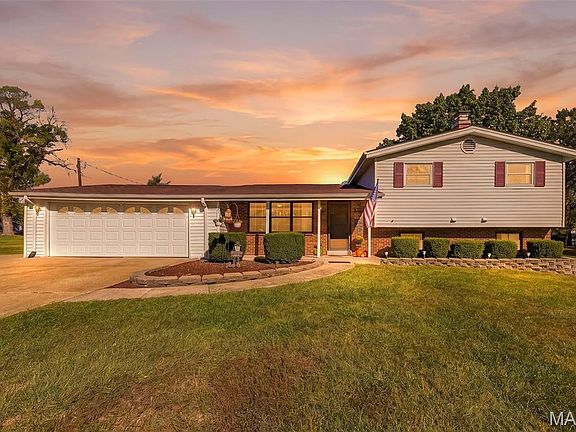 2nd image of 9 Pedrotti Ln