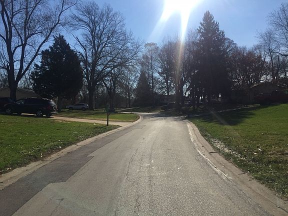 4th image of 1549 Lakeside Ln