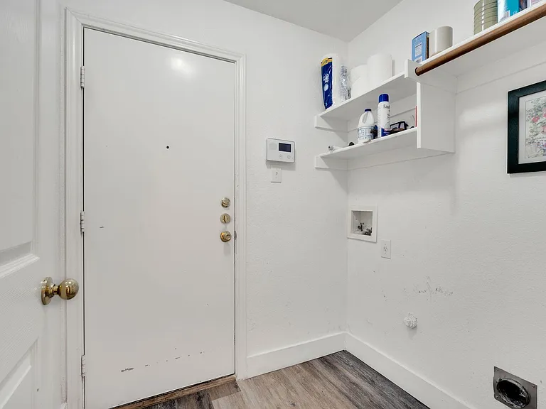 6516 Fairglen Dr — Photo 25