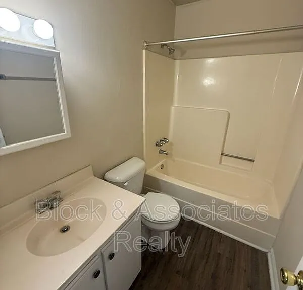 117 Reece Ct #H — Photo 5